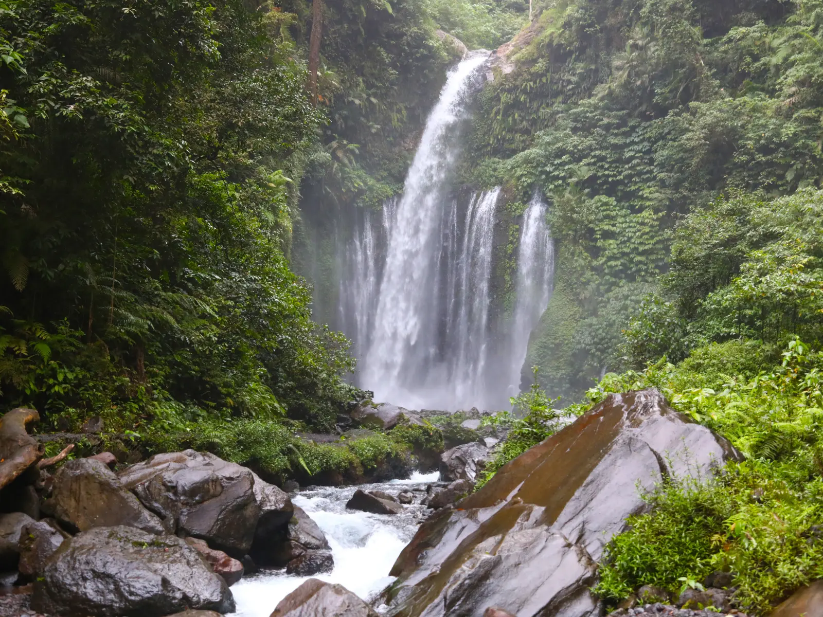 Tiu Kelep waterfall - Lombok