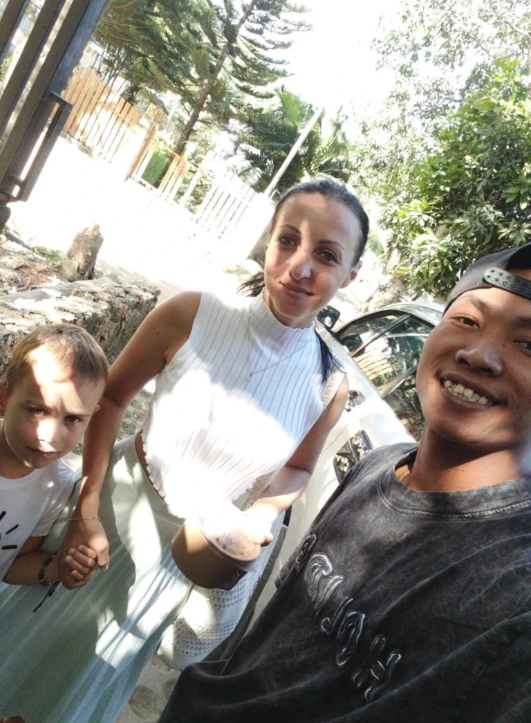 Happy customer after taxi ride