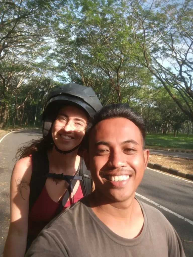 Scooter taxi service in kuta lombok with a customer