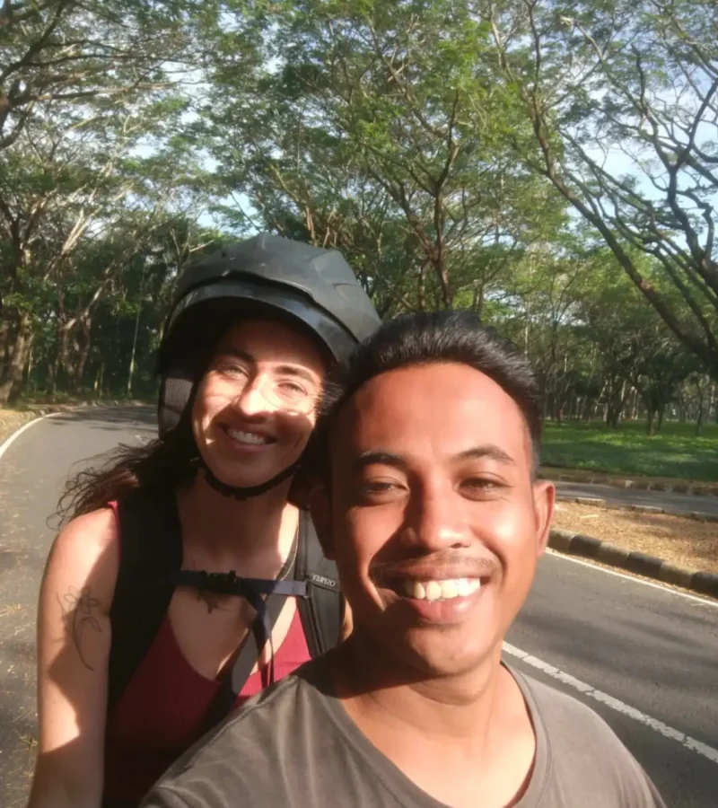 Scooter taxi service in kuta lombok with a customer