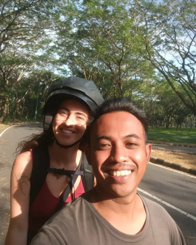 Scooter taxi service in kuta lombok with a customer